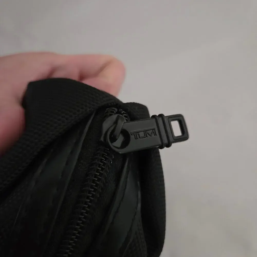 TUMI for Delta Airlines First Class In-Flight Amenities Zippered Bag
